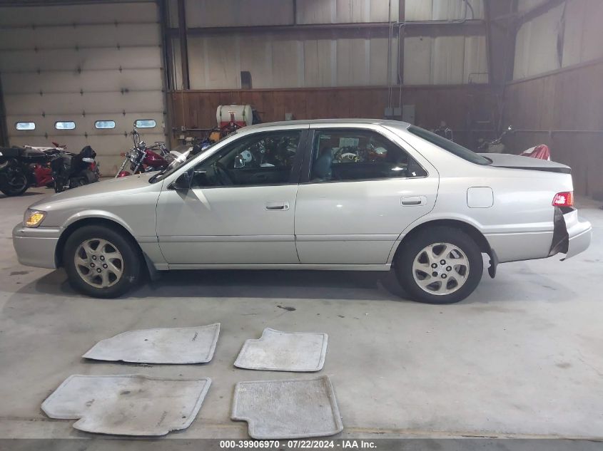 2000 Toyota Camry Le VIN: JT2BG22KXY0461127 Lot: 39906970