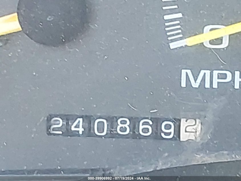 1997 Chevrolet Tahoe VIN: 3GNEK18R3VG119597 Lot: 39906992