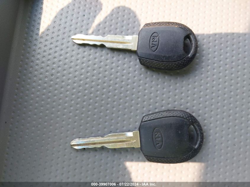 2005 Kia Sedona Ex/Lx VIN: KNDUP131556637123 Lot: 39907006