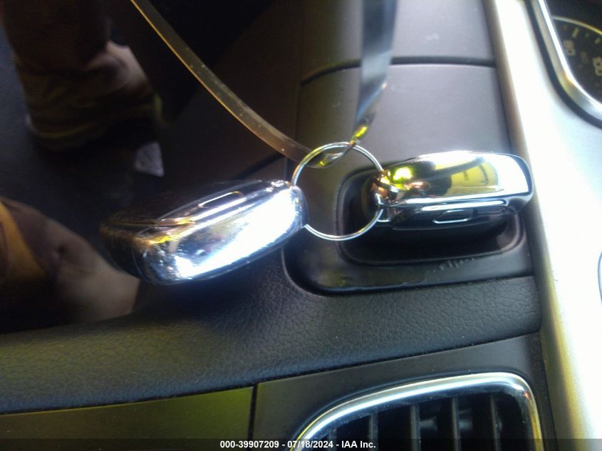 2010 Audi A5 2.0T Premium VIN: WAURFAFR5AA058423 Lot: 39907209