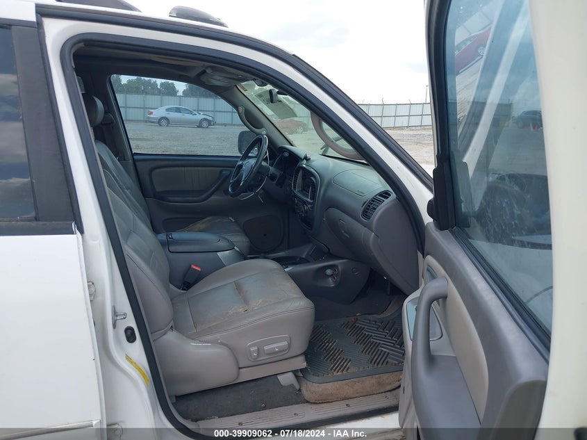 2002 Toyota Sequoia Limited V8 VIN: 5TDZT38A82S071895 Lot: 39909062