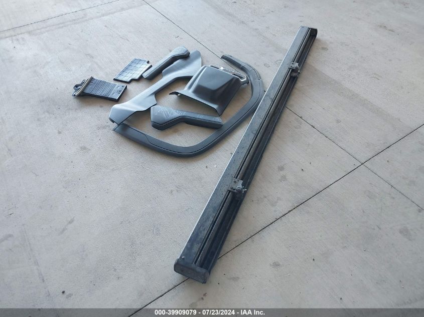 2022 GMC Sierra 1500 4Wd Short Box Denali VIN: 3GTUUGED1NG642966 Lot: 39909079