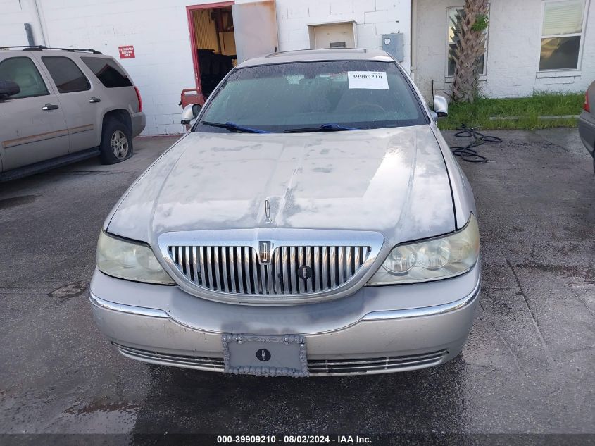 2003 Lincoln Town Car Signature VIN: 1LNHM82W63Y696534 Lot: 39909210