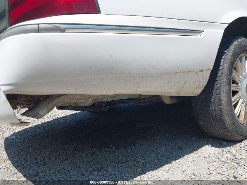 2010 Mercury Grand Marquis Ls (Fleet Only) VIN: 2MEBM7FV9AX636359 Lot: 39909366