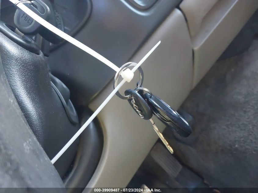 2002 Chevrolet Tahoe Ls VIN: 1GNEC13Z42R121293 Lot: 39909487