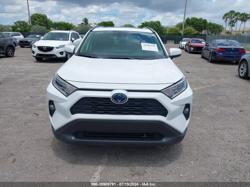 VIN JTMR6RFV0MD016811 2021 TOYOTA RAV4 HYBRID XLE