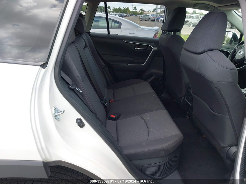VIN JTMR6RFV0MD016811 2021 TOYOTA RAV4 HYBRID XLE
