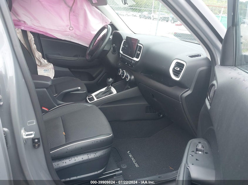 2022 Hyundai Venue Limited VIN: KMHRC8A33NU207418 Lot: 39909824