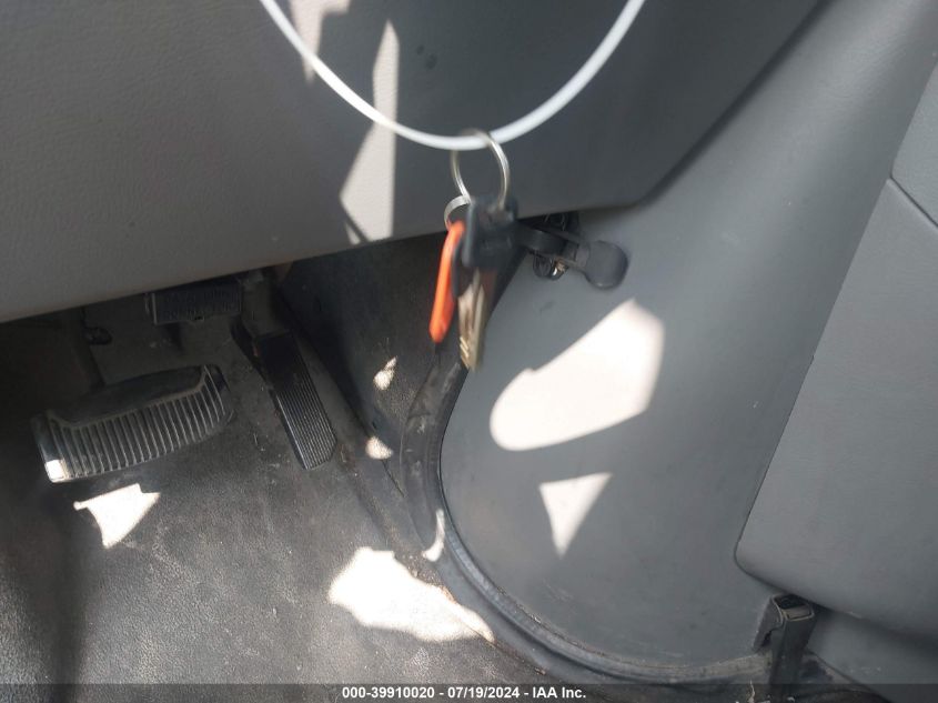 2005 Ford E-250 E250 Van VIN: 1FTNE24L65HA85913 Lot: 39910020