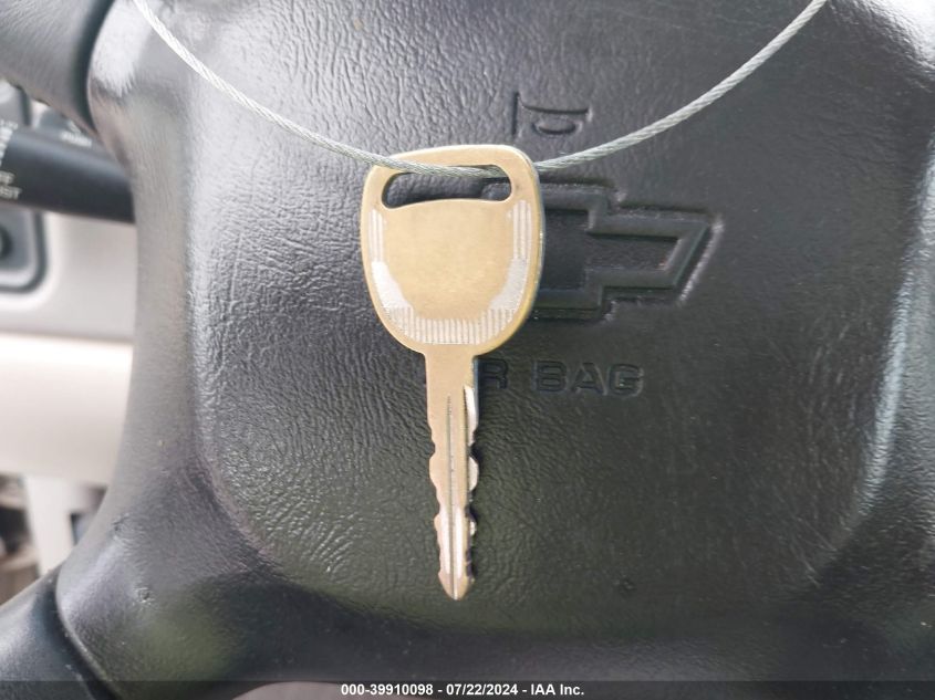 2000 Chevrolet Tahoe All New Lt VIN: 1GNEC13T0YJ198343 Lot: 39910098