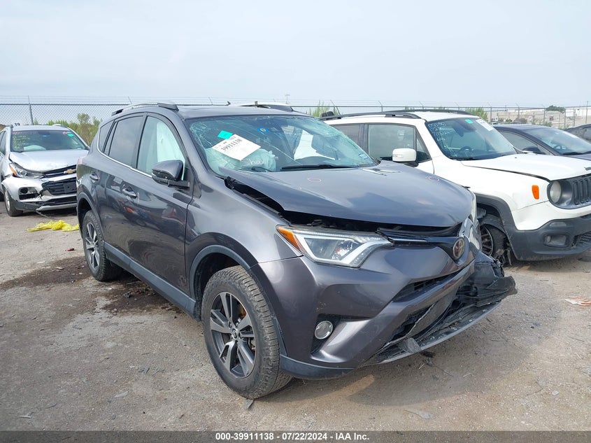 VIN 2T3RFREV1JW763477 2018 TOYOTA RAV4 XLE