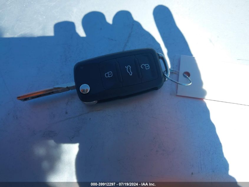 2016 Volkswagen Passat 1.8T S VIN: 1VWAT7A37GC045147 Lot: 39912297