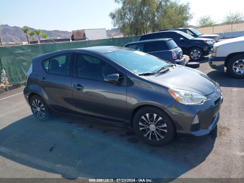 2013 Toyota Prius C VIN: JTDKDTB31D1551415 Lot: 39912619