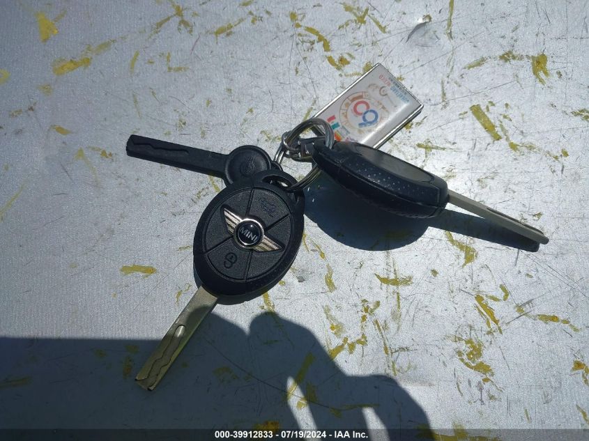 2006 Mini Cooper S VIN: WMWRE335X6TJ38568 Lot: 39912833