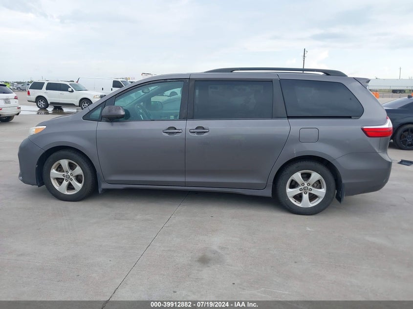 VIN 5TDKZ3DC6JS959714 2018 TOYOTA SIENNA LE 8 PASSENGER