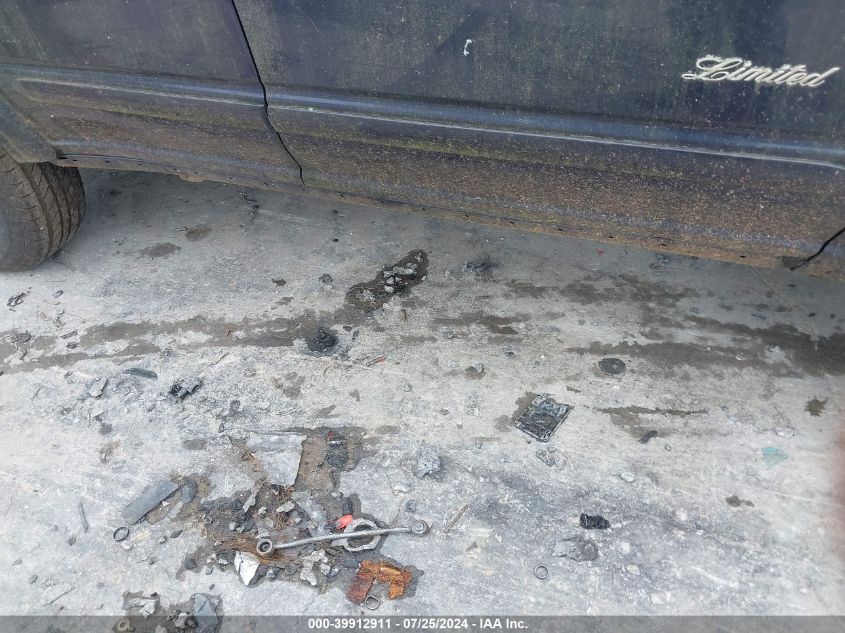 2000 Ford Explorer Limited VIN: 1FMDU75E9YZB15427 Lot: 39912911