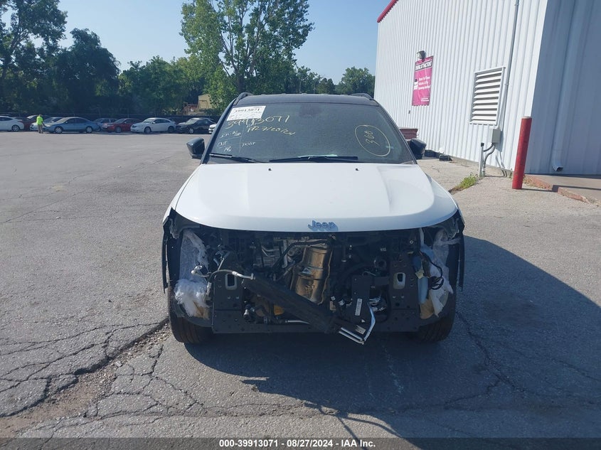VIN 3C4NJDCN0PT569185 2023 JEEP COMPASS LIMITED 4X4