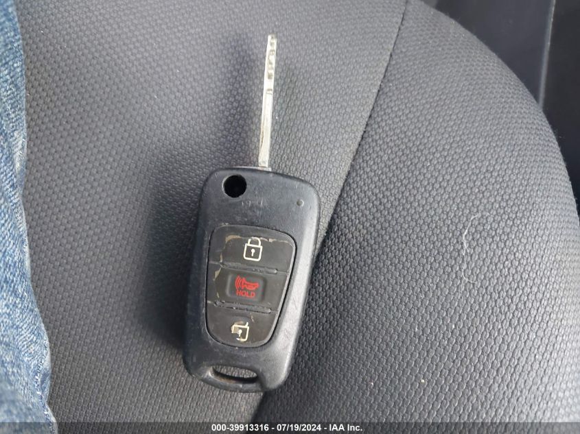 2011 Kia Soul + VIN: KNDJT2A27B7328372 Lot: 39913316