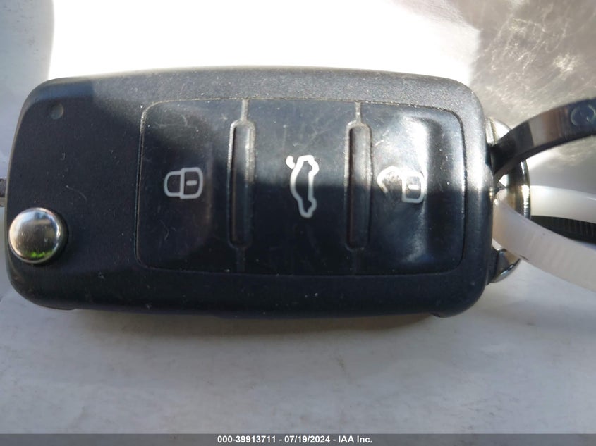 2013 VOLKSWAGEN BEETLE 2.5L - 3VWJP7AT0DM659830