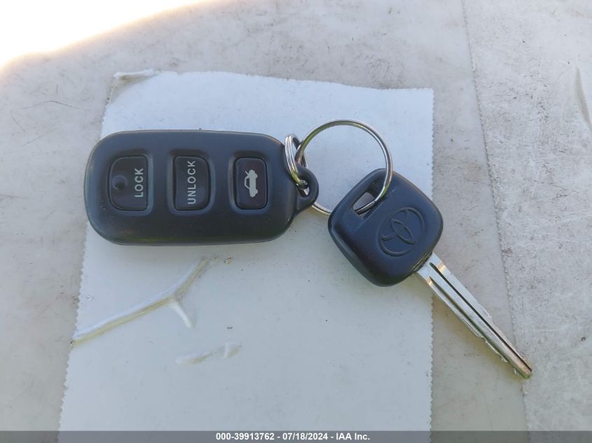 2003 Toyota Camry Le VIN: 4T1BE32KX3U137000 Lot: 39913762