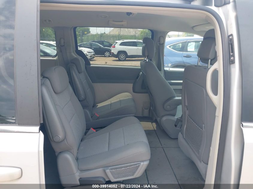 2010 Chrysler Town & Country New Lx VIN: 2A4RR2D14AR392283 Lot: 39914052