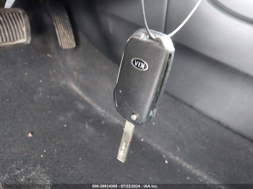 2021 KIA SELTOS S - KNDEUCAAXM7040683