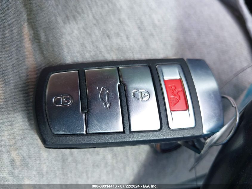 2010 Volkswagen Passat Komfort VIN: WVWXL7AN6AE026776 Lot: 39914413