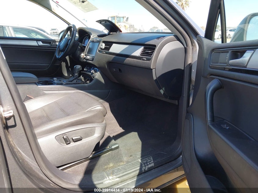 2013 VOLKSWAGEN TOUAREG VR6 SPORT - WVGEF9BP8DD012331