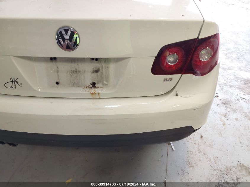 2008 Volkswagen Jetta Se/Sel VIN: 3VWRZ71KX8M017187 Lot: 39914733