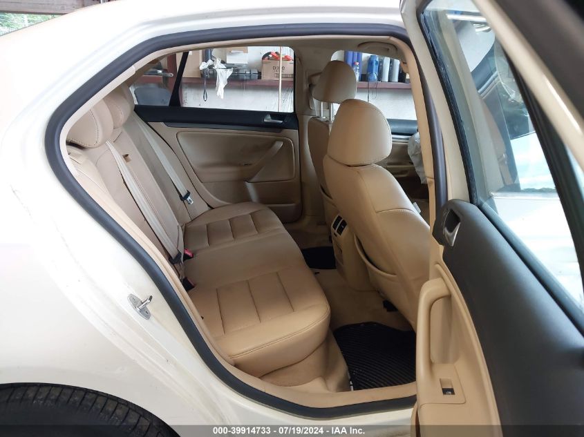 2008 Volkswagen Jetta Se/Sel VIN: 3VWRZ71KX8M017187 Lot: 39914733