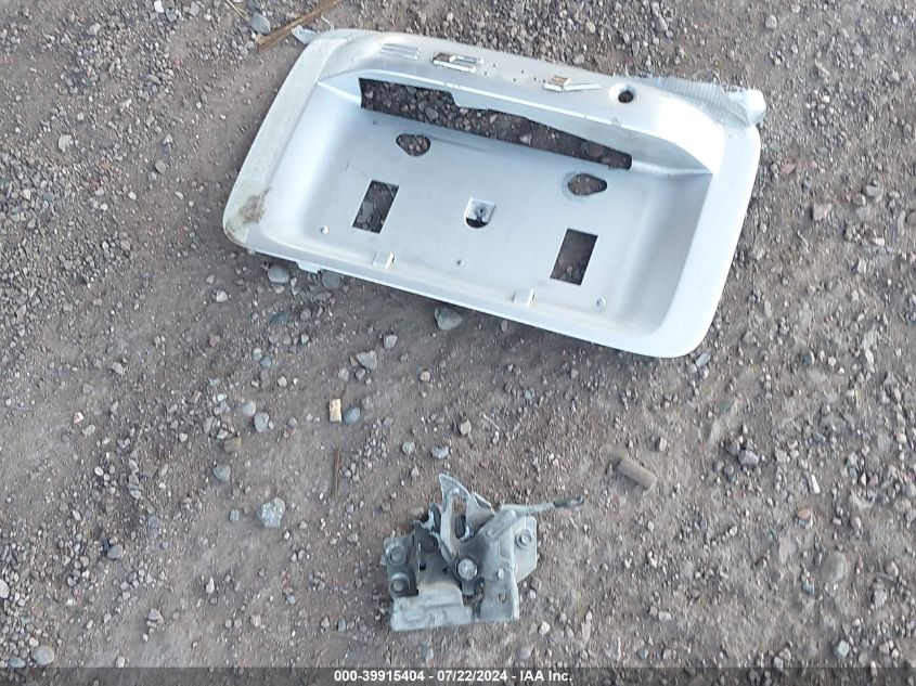 1998 Honda Cr-V Lx VIN: JHLRD2846WC018513 Lot: 39915404