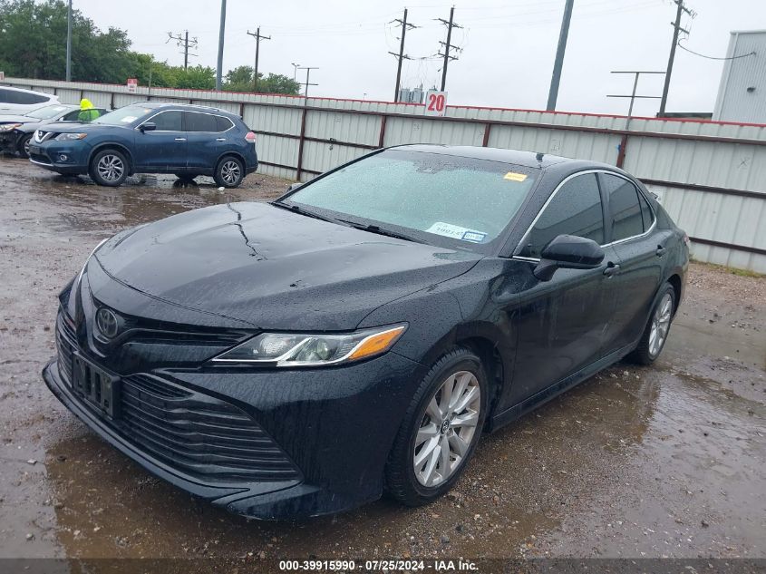 4T1B11HK8JU113752 2018 TOYOTA CAMRY - Image 2