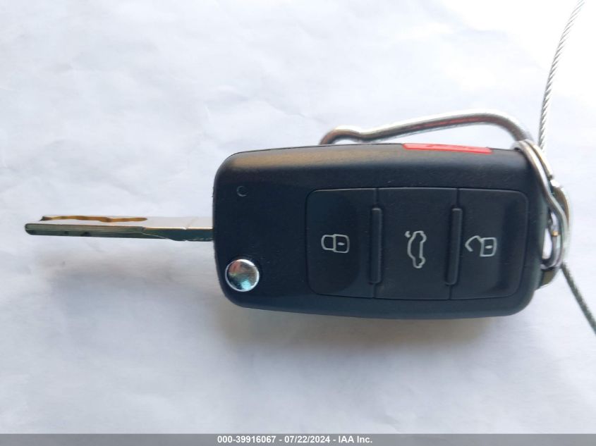 2015 Volkswagen Passat 1.8T Limited Edition VIN: 1VWAT7A3XFC098200 Lot: 39916067