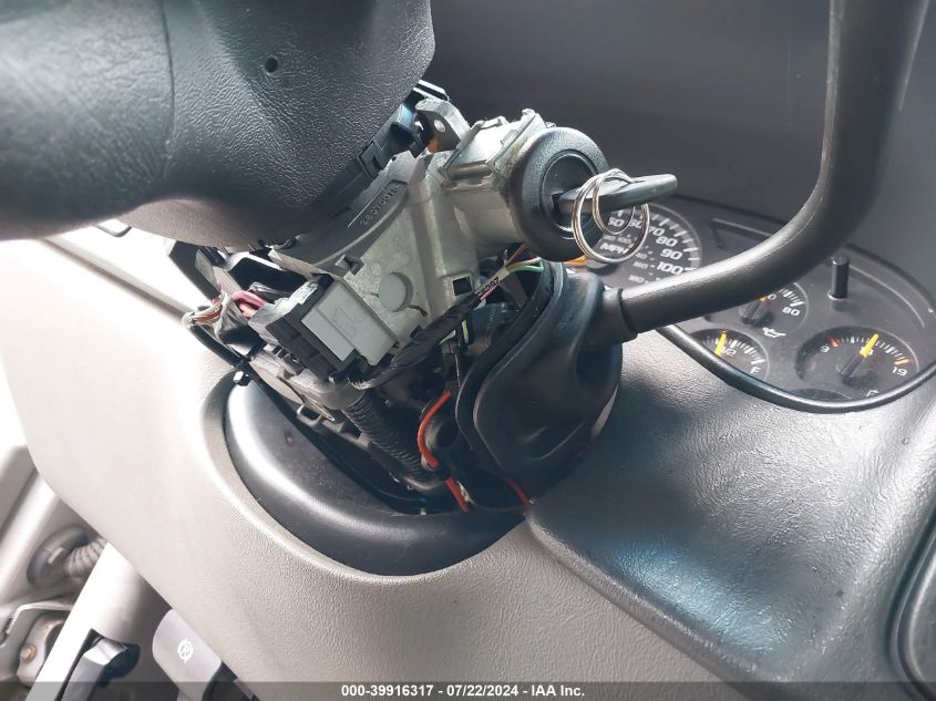 2004 Chevrolet Tahoe Ls VIN: 1GNEC13V74J279352 Lot: 39916317