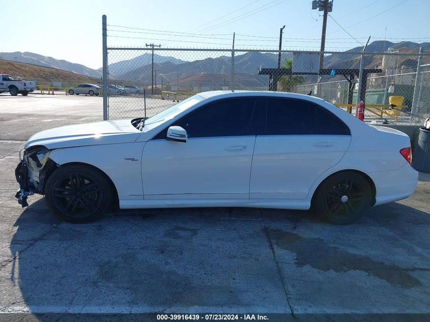 2014 Mercedes-Benz C 250 Luxury/Sport VIN: WDDGF4HB1EA938011 Lot: 39916439