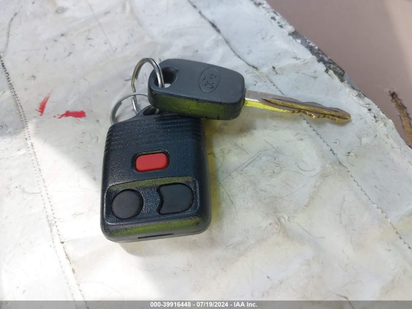 2000 Ford Expedition Eddie Bauer VIN: 1FMPU18L3YLA34656 Lot: 39916448