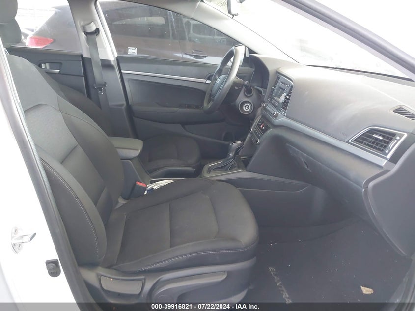 VIN 5NPD74LF5JH303090 2018 HYUNDAI ELANTRA SE