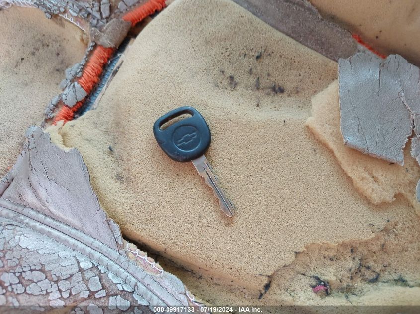 2000 Chevrolet Tahoe All New Ls VIN: 1GNEC13T6YJ153245 Lot: 39917133