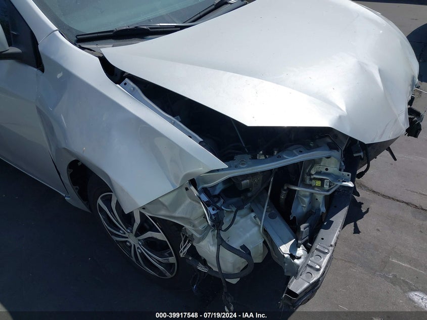 VIN 2T1BURHE1JC113206 2018 TOYOTA COROLLA LE