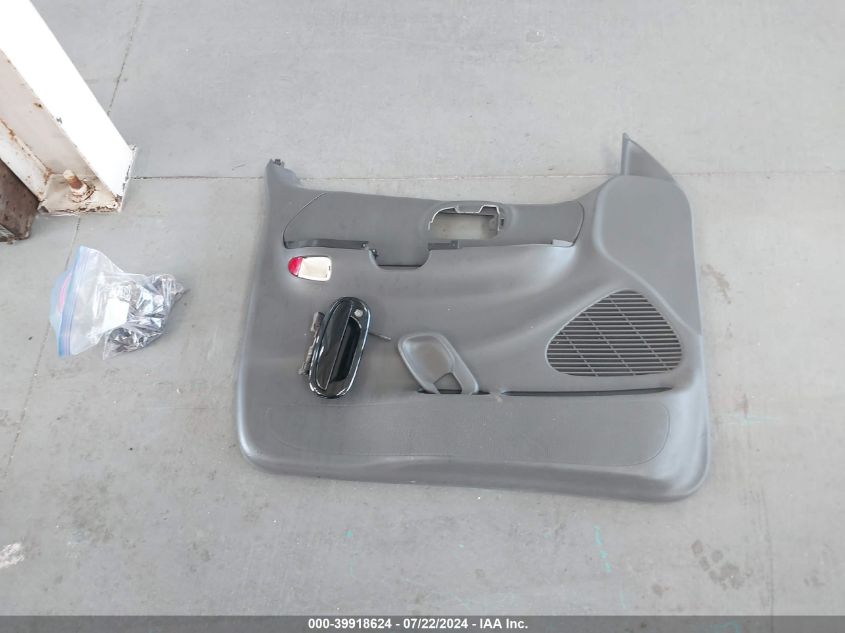 2000 Ford F-150 Lariat/Work Series/Xl/Xlt VIN: 1FTRX18W5YNB33479 Lot: 39918624