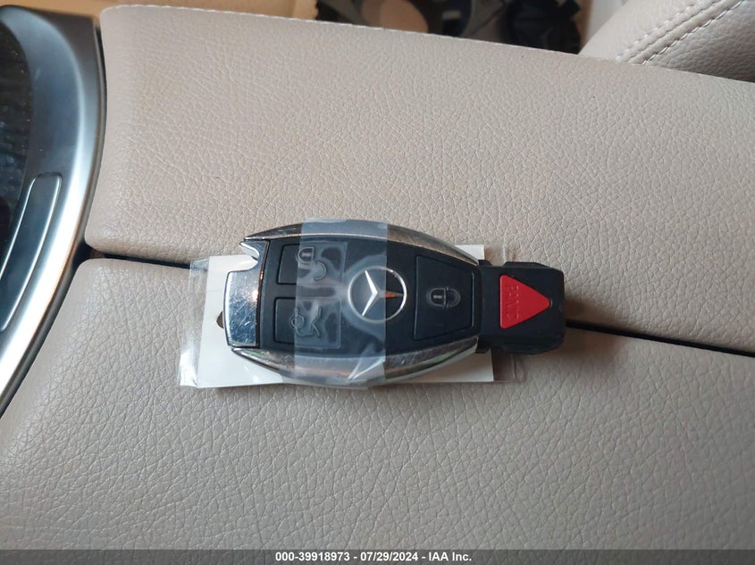 2015 Mercedes-Benz C 300 4Matic/Luxury 4Matic/Sport 4Matic VIN: 55SWF4KB3FU013087 Lot: 39918973