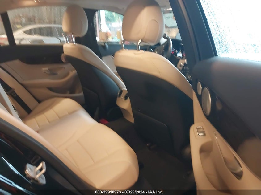 2015 Mercedes-Benz C 300 4Matic/Luxury 4Matic/Sport 4Matic VIN: 55SWF4KB3FU013087 Lot: 39918973