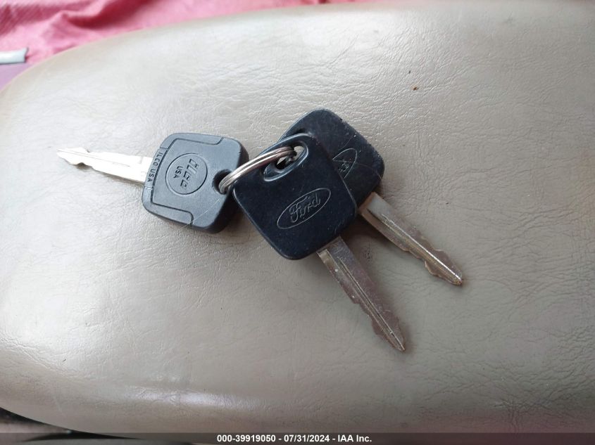 2003 Ford Escape Xls VIN: 1FMYU02133KD40020 Lot: 39919050