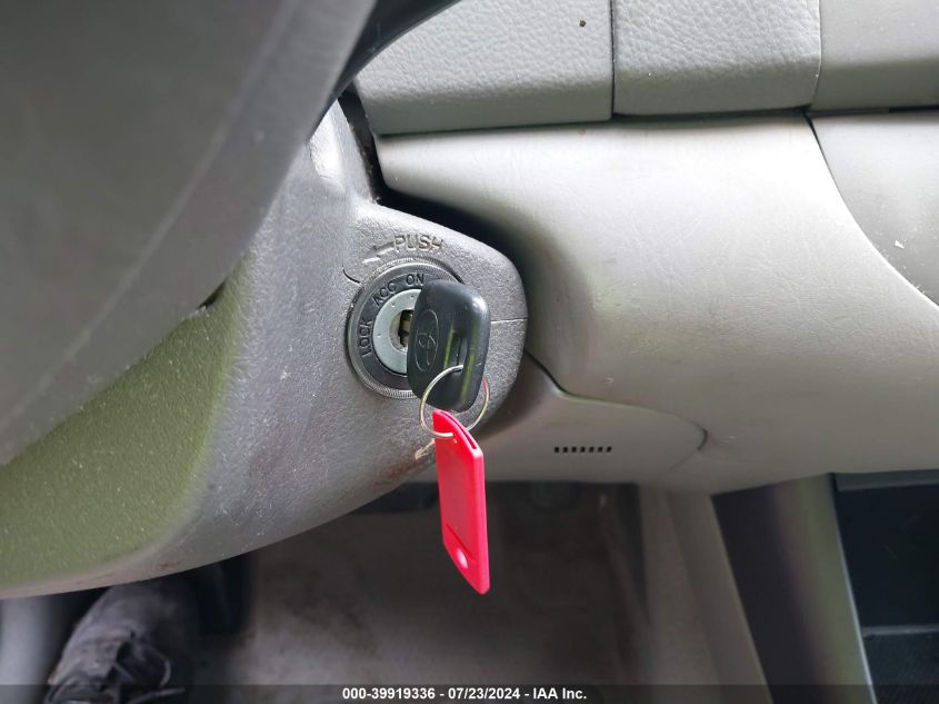 2004 Toyota Camry Le VIN: 4T1BE32K84U915960 Lot: 39919336