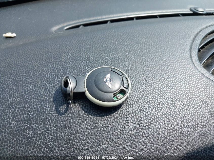 2009 Mini Cooper VIN: WMWMF335X9TU73566 Lot: 39919391