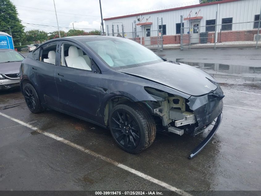 5YJYGDEE3MF267845 2021 TESLA MODEL Y - Image 1