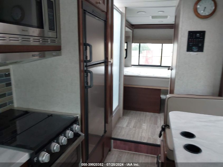 2019 Ford Econoline E450 Super Duty Cutaway V VIN: 1FDXE4FS4KDC04274 Lot: 39920352