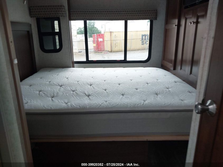 2019 Ford Econoline E450 Super Duty Cutaway V VIN: 1FDXE4FS4KDC04274 Lot: 39920352