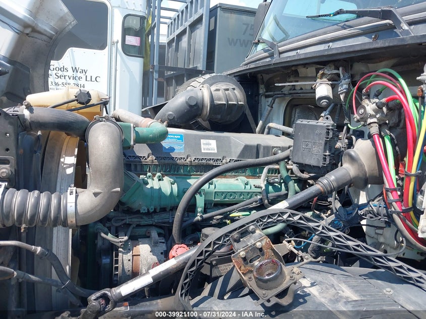 2015 Volvo Vn Vnl VIN: 4V4NC9EJ6FN182628 Lot: 39921100