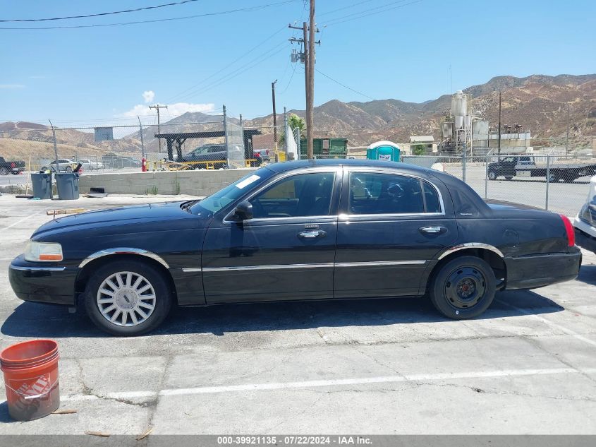 2005 Lincoln Town Car Signature VIN: 1LNHM81W25Y608504 Lot: 39921135